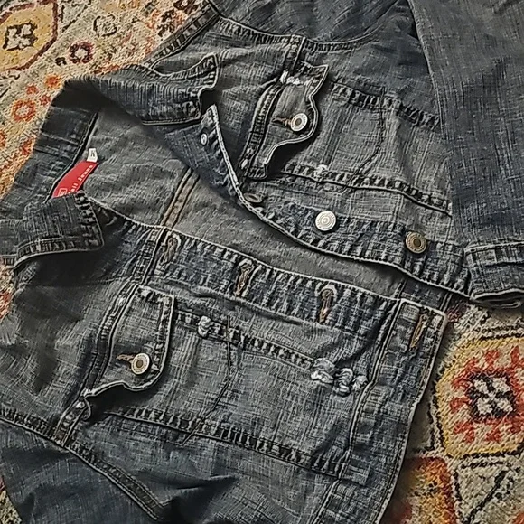 Cropped denim jacket size Medium - Picture 3 of 4